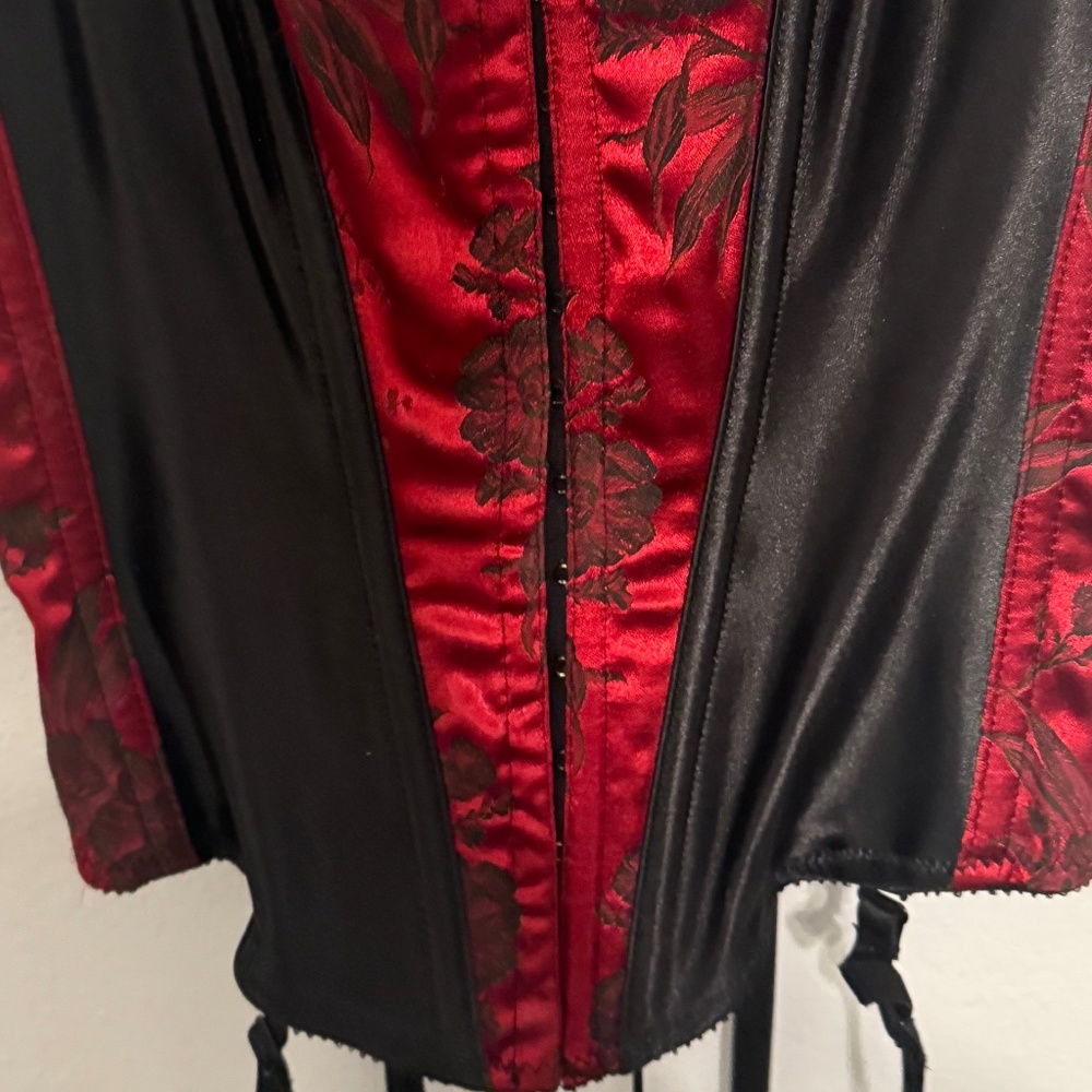 Vintage Y2K Red & Black Floral Brocade Corset – Whimsygoth / Gothic Romantic - Picture 3 of 4